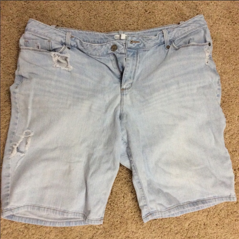Distressed Denim Bermuda shorts